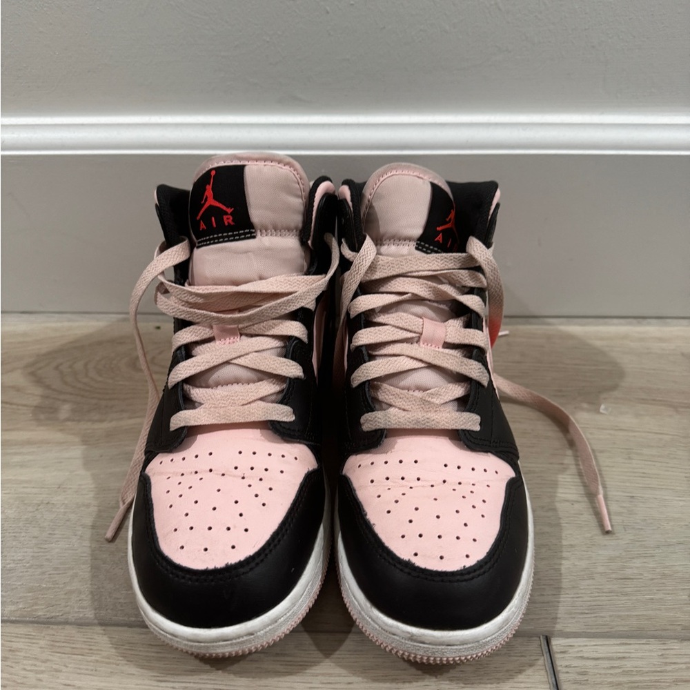 Air Jordan 1 Mid Black Atmosphere pink size 5.5y